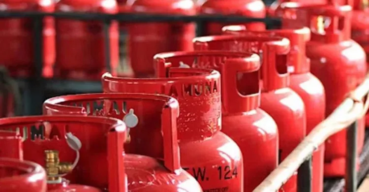 ১২ কেজি এলপিজির দাম কমলো ৩ টাকা