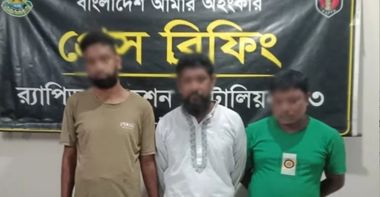 র‌্যাব-১৩’র অভিযানে কষ্টি পাথরের মূর্তিসহ ০৩ জন চোরাকারবারী আটক