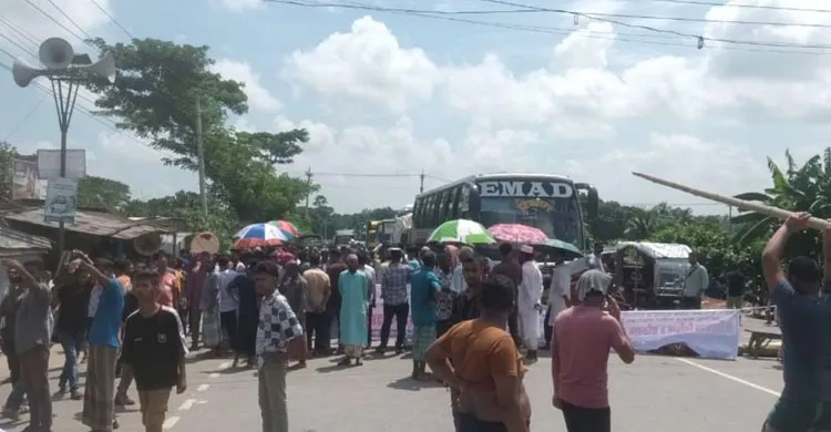 ভাঙ্গা বিভক্তির প্রতিবাদে সড়ক অবরোধ, স্থবির দুই মহাসড়ক