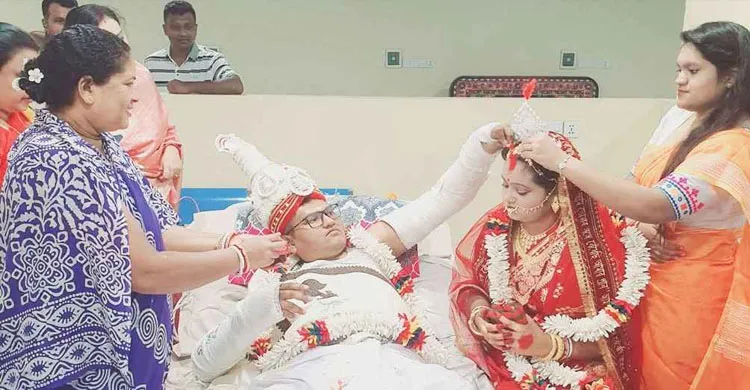 হাসপাতাল বেডে মালা বদলে আনন্দের ঝলকানি