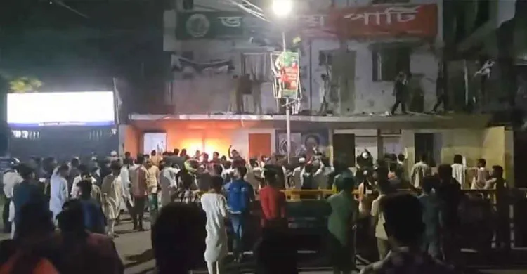 রাজধানীতে ফের জাতীয় পার্টির কার্যালয়ে হামলা ও অগ্নিসংযোগ