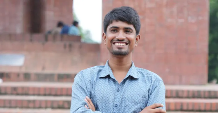 ভাঙা হাত নিয়েই প্রচারণা চালাচ্ছেন ছাত্রদলের আবিদুর