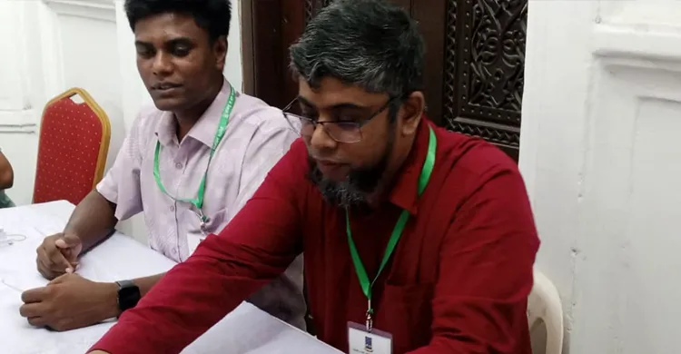 ডাকসু নির্বাচনে আগে পূরণ করা ব্যালট দেওয়ার অভিযোগ