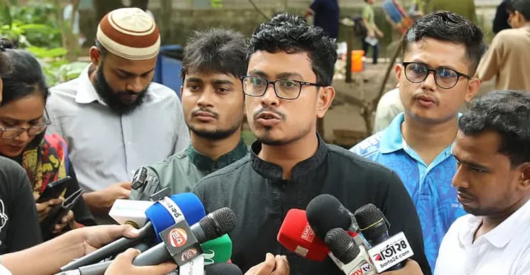 দায়িত্ব নেয়ার আগে শহীদদের স্মরণ, স্বপ্নের ক্যাম্পাস গড়ার অঙ্গীকার ডাকসু নেতাদের