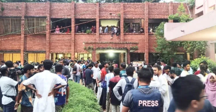 জরুরি সভার কারণে জাকসু নির্বাচনের ভোট গণনা বন্ধ