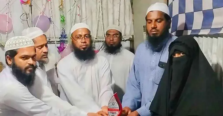 মাত্র ২১০ দিনে কোরআন হাফেজা হলেন ছালমা