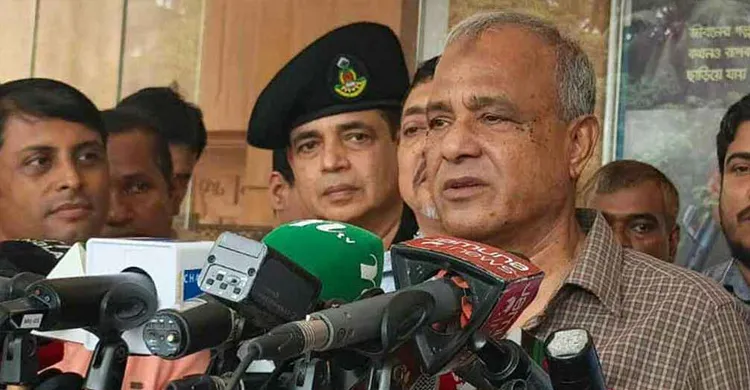 ফরিদপুরে সড়ক অবরোধকারীদের ছাড় নয়: স্বরাষ্ট্র উপদেষ্টা