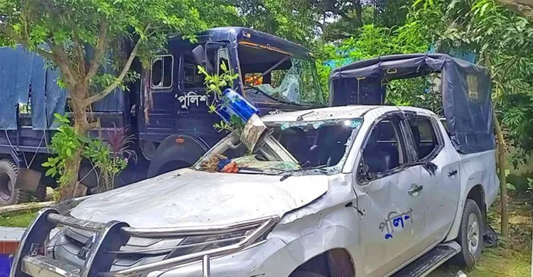 ভাঙ্গায় বিক্ষোভে পুলিশ ও সাংবাদিকদের ওপর হামলা, মসজিদে আশ্রয় নিলেন পুলিশ সদস্যরা