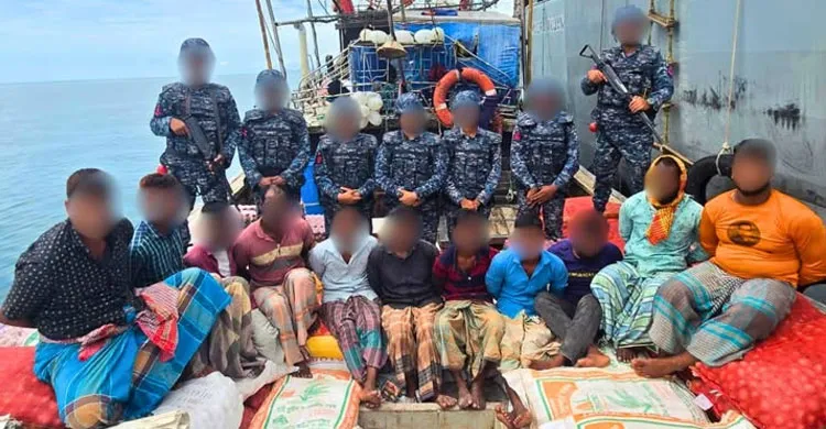 মিয়ানমারে পাচারের সময় বিপুল পণ্যসহ ১১ জন আটক