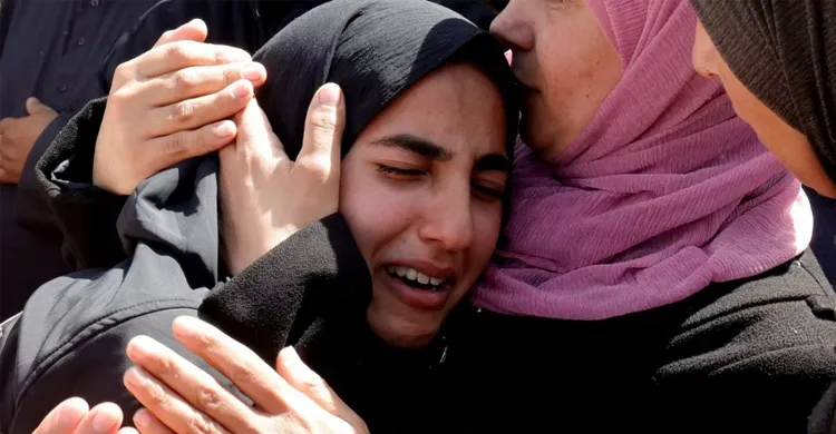 গাজায় ইসরায়েলি হামলায় ২৪ ঘণ্টায় ৯৮ নিহত, আহত ৩৮৫