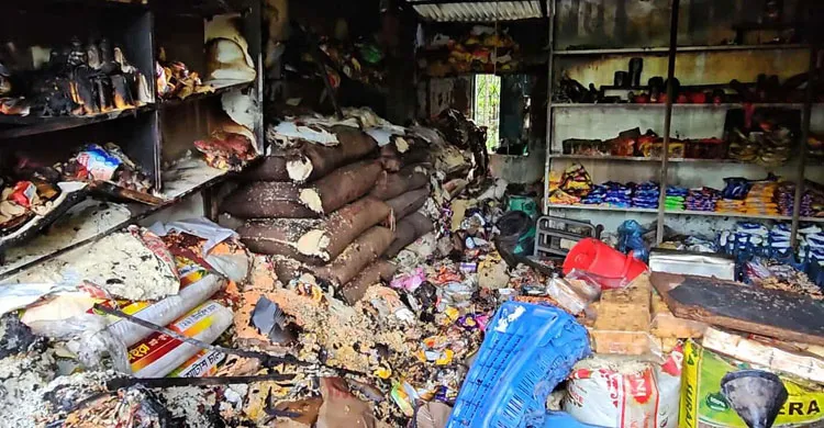 রামগঞ্জে অগুনে পুড়ে ব্যবসায়ীর ২০ লক্ষ টাকার ক্ষয়ক্ষতি