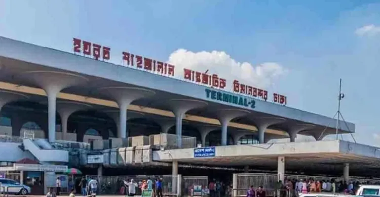 উড্ডয়নের সময় ত্রুটি, হঠাৎ অন্য বিমানে যাত্রীরা