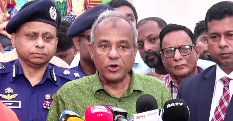 শারদীয় দুর্গাপূজা উদযাপনে নিরাপত্তা ঝুঁকি নেই: স্বরাষ্ট্র উপদেষ্টা