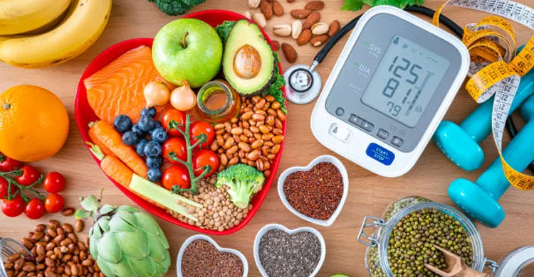 উচ্চ রক্তচাপ নিয়ন্ত্রনে এড়িয়ে চলুন এই ৪ ধরনের খাবার