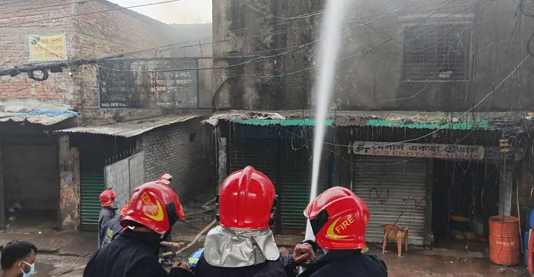 টঙ্গীতে কেমিক্যাল গুদামে বিস্ফোরণে দগ্ধ এক ফায়ার সার্ভিস কর্মীর মৃত্যু