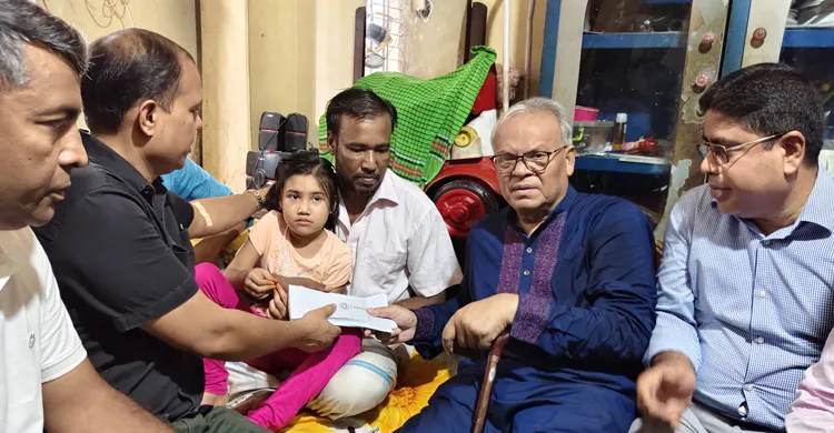 শিশু লামিয়া’র বাবা আব্দুর রাজ্জাকের চিকিৎসার দায়িত্ব নিলেন তারেক রহমান