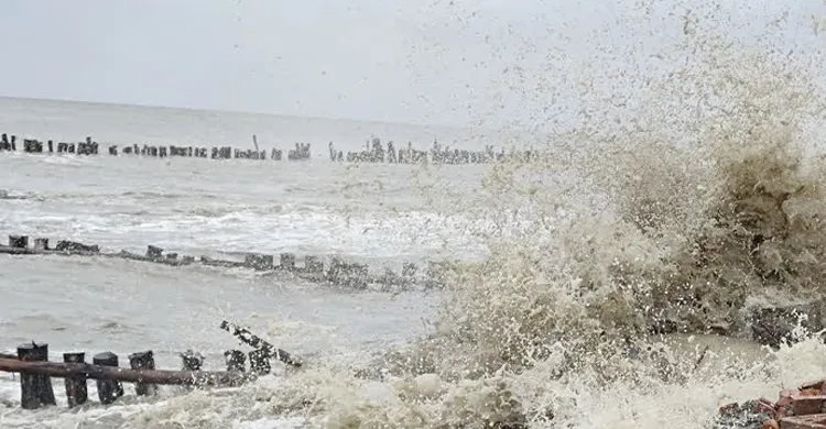 বঙ্গোপসাগরে নতুন নিম্নচাপ, উপকূলে আঘাতের সম্ভাবনা
