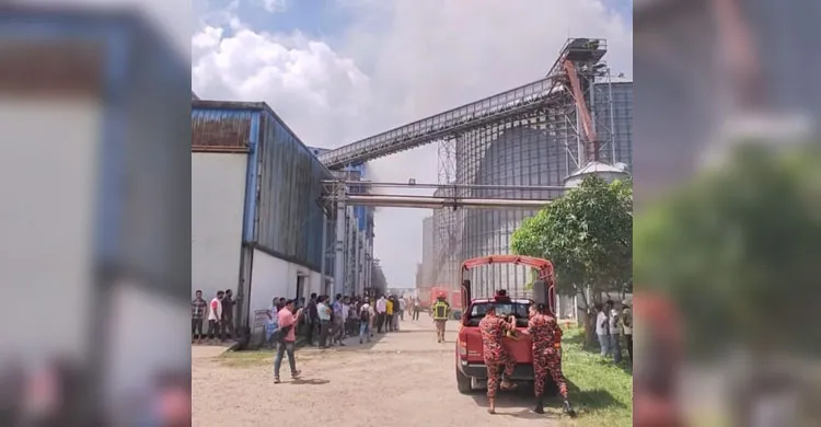 রূপগঞ্জে গ্লোব এডিবল অয়েল কারখানায় আগুন, নিয়ন্ত্রণে ৫টি ইউনিট