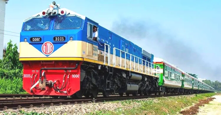 দুর্গাপূজায় বাড়তি যাত্রী চাপ মোকাবিলায় চার জোড়া বিশেষ ট্রেন চালু