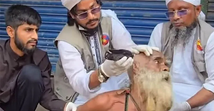 বৃদ্ধ ফকিরের চুল কেটে দেওয়ার ঘটনায় মামলা, আসামি ১২ জন