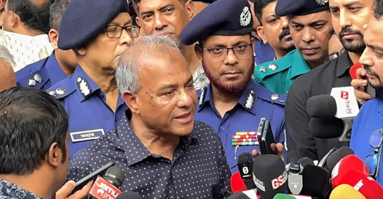 খাগড়াছড়িতে ফ্যাসিস্টদের চেষ্টা প্রতিহত, দুর্গাপূজা নিরাপদ: স্বরাষ্ট্র উপদেষ্টা