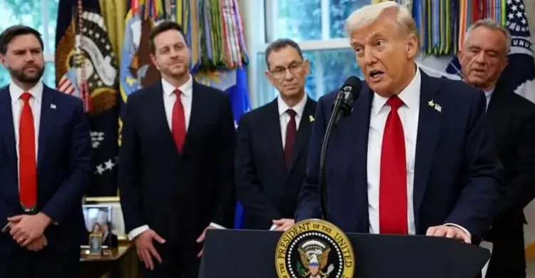 অচলাবস্তায় ট্রাম্প সরকার