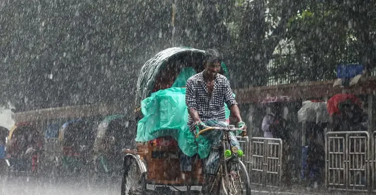 বঙ্গোপসাগরে গভীর নিম্নচাপ, চার দিন ভারী বৃষ্টির আভাস