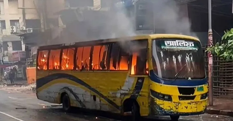 চাঁদা না দেওয়ায় বাসে আগুন: রাজধানীতে নেছার ও সহযোগী গ্রেপ্তার