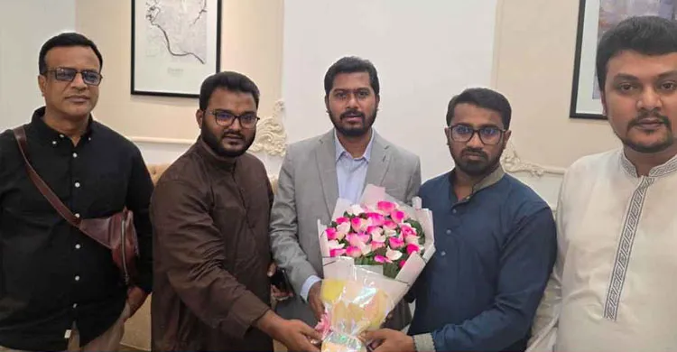 সিঙ্গাপুরে চিকিৎসা শেষে দেশে ফিরলেন গণঅধিকার পরিষদের সভাপতি নুর