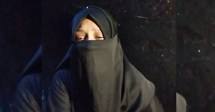 চুনারুঘাটে হিন্দু যুবকের বাড়িতে মুসলিম তরুণীর অনশন, দাবি বিয়ের