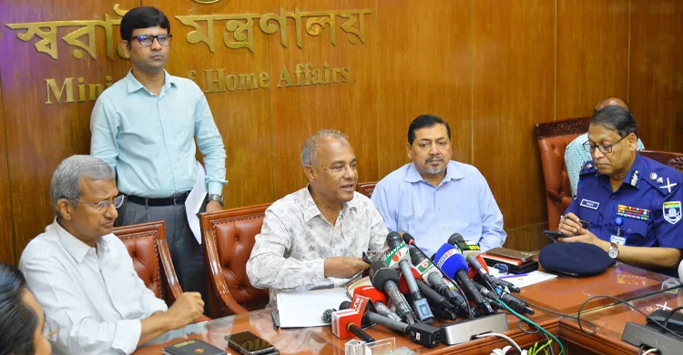 ফ্যাসিস্ট চক্র ও প্রতিবেশি দেশের সহযোগিতায় বিশৃঙ্খলার চেষ্টা: স্বরাষ্ট্র উপদেষ্টা