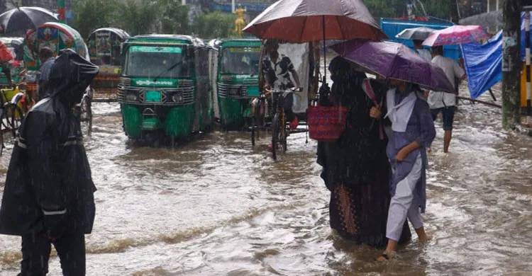 ঢাকায় তীব্র বজ্রপাতসহ টানা ভারী বৃষ্টির সতর্কতা, জলাবদ্ধতার আশঙ্কা