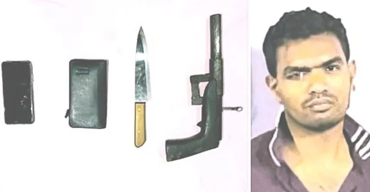 আশুলিয়ায় সেনাবাহিনীর অভিযানে দেশীয় পিস্তলসহ ১ জন আটক