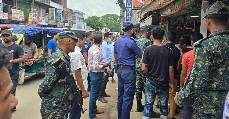 নেত্রকোনায় যানজট নিরসন ও ফুটপাত দখলমুক্ত করতে প্রশাসনের অভিযান