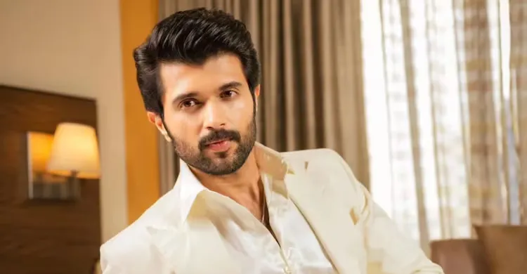 সুখের মাঝে দুঃখের সংবাদ দিলেন বিজয় দেবরকোণ্ডা