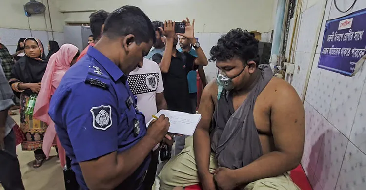 মুন্সীগঞ্জে ফটো সাংবাদিকের ওপর ধারালো অস্ত্র দিয়ে হামলা, আহত ৩