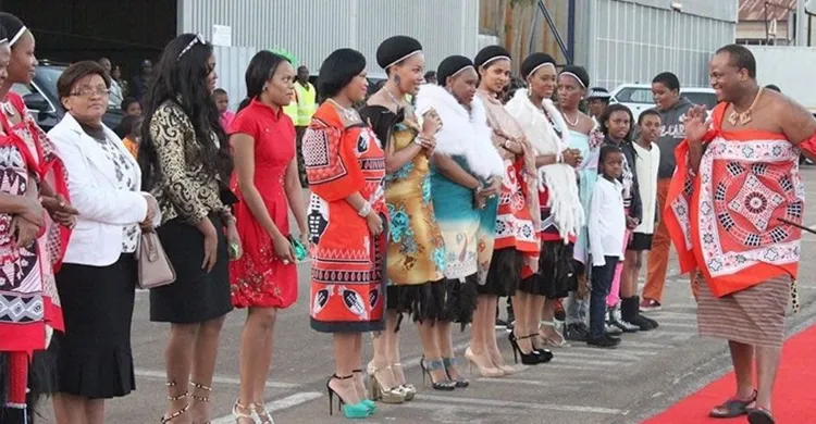 ১৫ স্ত্রী, শতাধিক ভৃত্য ও বিলাসী জীবন, আবুধাবিতে রাজা মসোয়াতির আগমন ঘিরে তোলপাড়