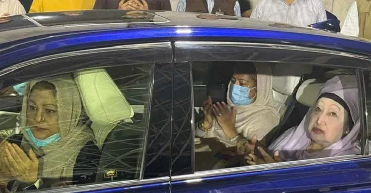 ৭ বছর পর জিয়াউর রহমানের সমাধিতে খালেদা জিয়া