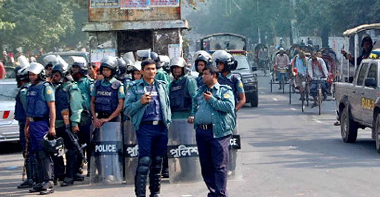 পুলিশের অভিযানে ২৪ ঘণ্টায় গ্রেপ্তার ১৭১১