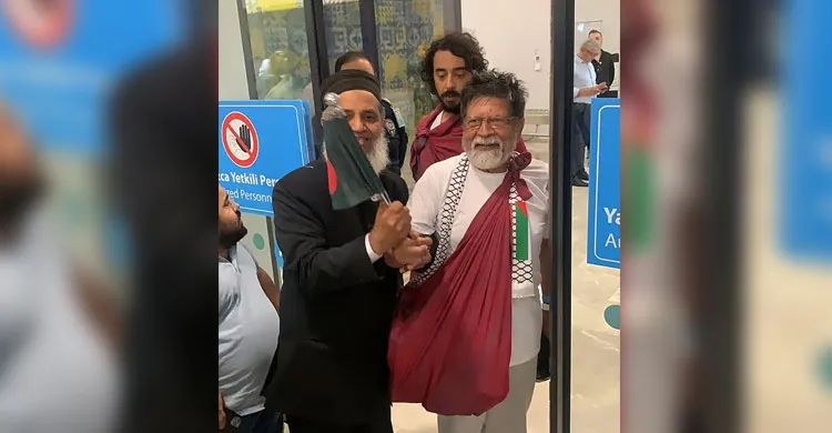 ইসরায়েল থেকে মুক্তি পাওয়া শহিদুল আলম তুরস্কে পৌঁছালেন