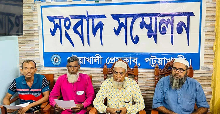 পটুয়াখালীতে বিএনপি নেতার বাধায় কৃষকের জমিতে চাষাবাদ বন্ধ