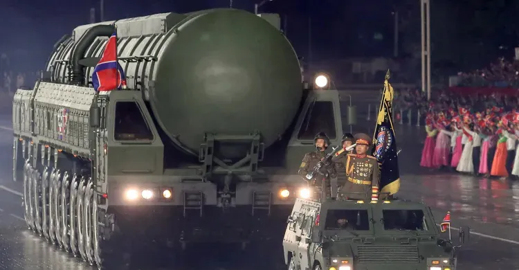 উত্তর কোরিয় ‘সবচেয়ে শক্তিশালী’ আন্তমহাদেশীয় ক্ষেপণাস্ত্র উন্মোচন করলো