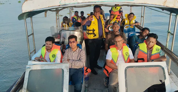 চাঁদপুরে মেঘনা নদীতে রাতভর টাস্কফোর্স অভিযান