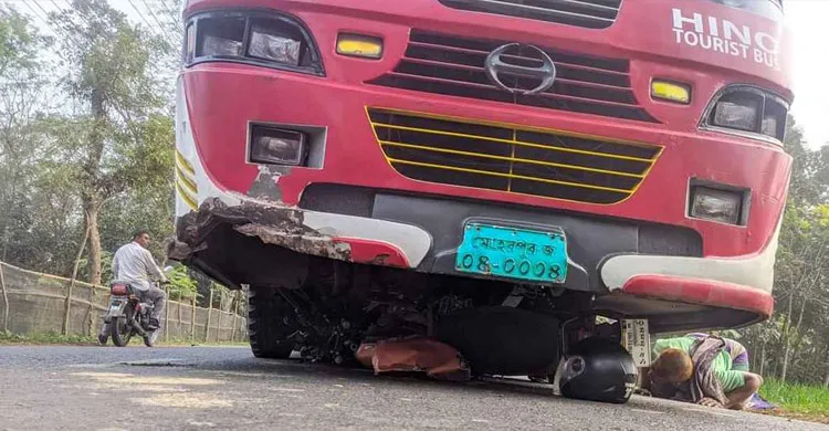 চুয়াডাঙ্গায় বাসের ধাক্কায় মোটরসাইকেল চালকের মৃত্যু