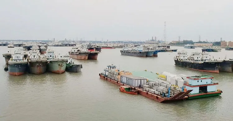 চট্টগ্রামে জাহাজ থেকে শ্রমিকের ঝুলন্ত মরদেহ উদ্ধার