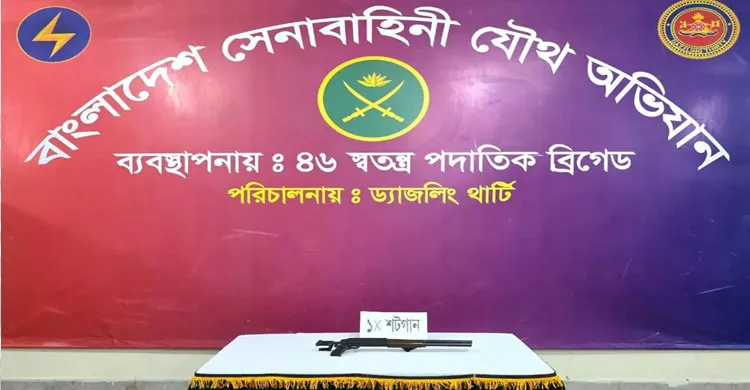 দুদকের সাবেক কর্মকর্তার বাসায় সেনা অভিযান, শটগান উদ্ধার
