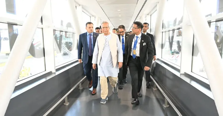 রোমে পৌঁছেছেন প্রধান উপদেষ্টা ড. মুহাম্মদ ইউনূস