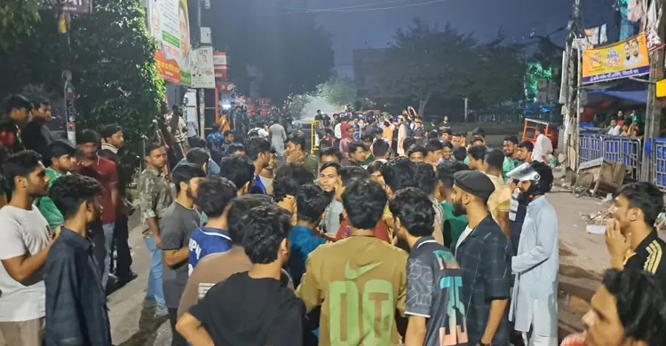 ঢাবি ও ঢাকা কলেজ শিক্ষার্থীদের সংঘর্ষ: নীলক্ষেতে রাতভর উত্তেজনা