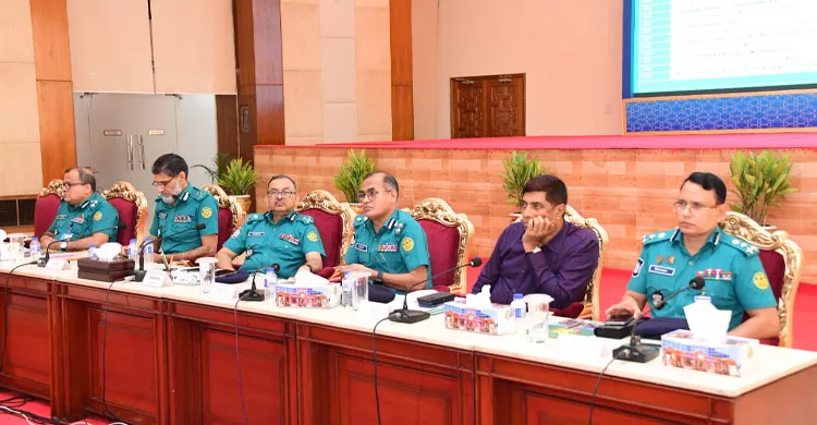 আসন্ন নির্বাচনে পক্ষপাতদুষ্ট আচরণ করলে কঠোর ব্যবস্থা: ডিএমপি কমিশনার