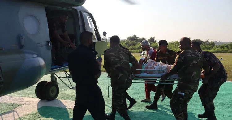 সীমান্তে মাইন বিস্ফোরণে আহত বিজিবি সদস্যকে ঢাকা সিএমএইচে স্থানান্তর